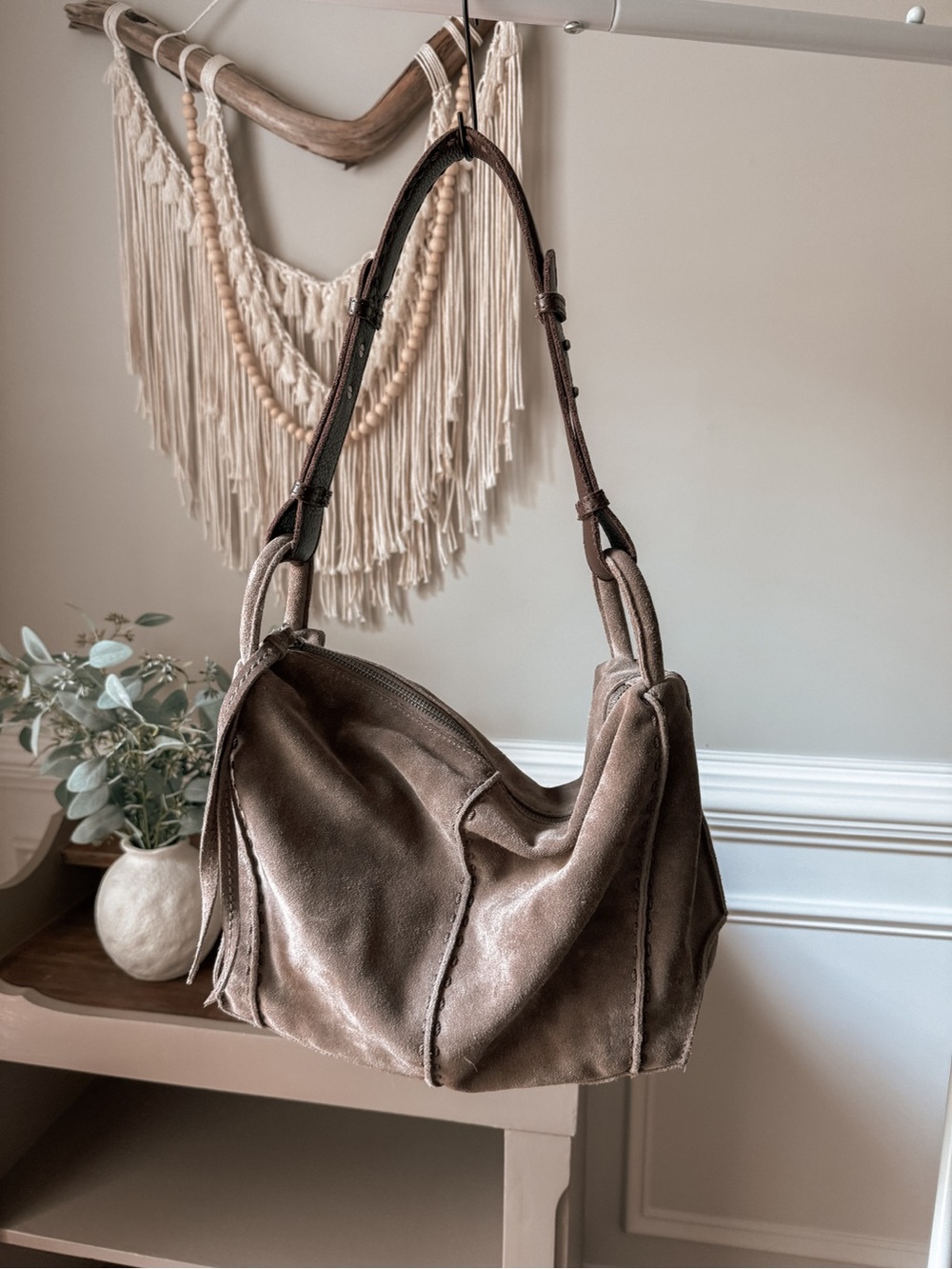 The Sak Los Feliz Hobo in Mushroom Suede